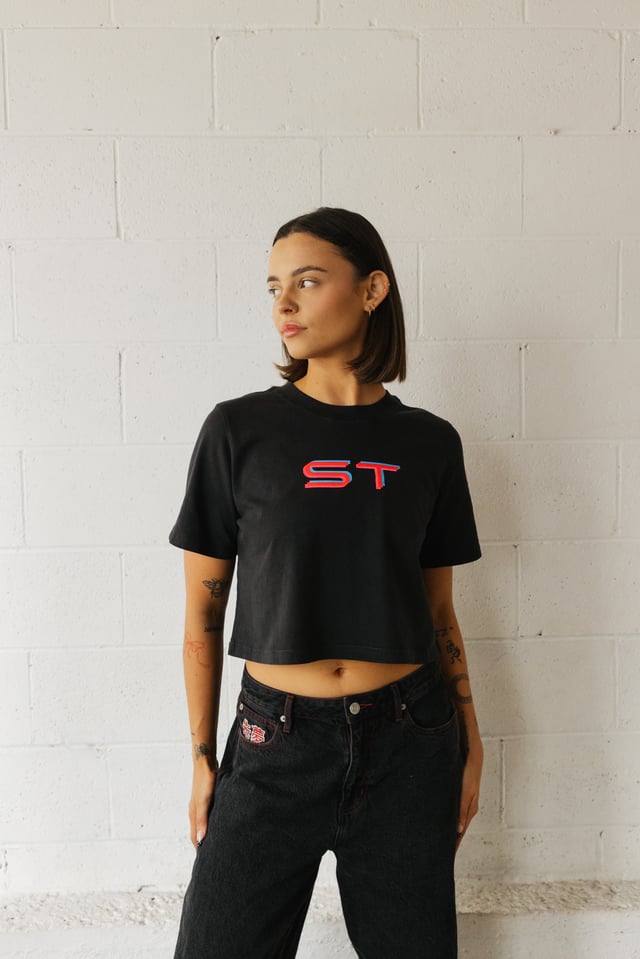 Woman wearing the black Simply Techno ladies crop tee